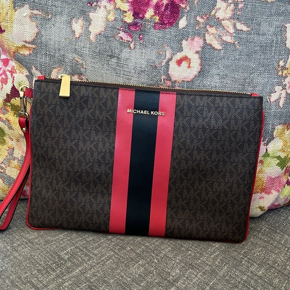 MICHAEL MICHAEL KORS
Large Logo Stripe Zip Pouch - Picture 3 of 8